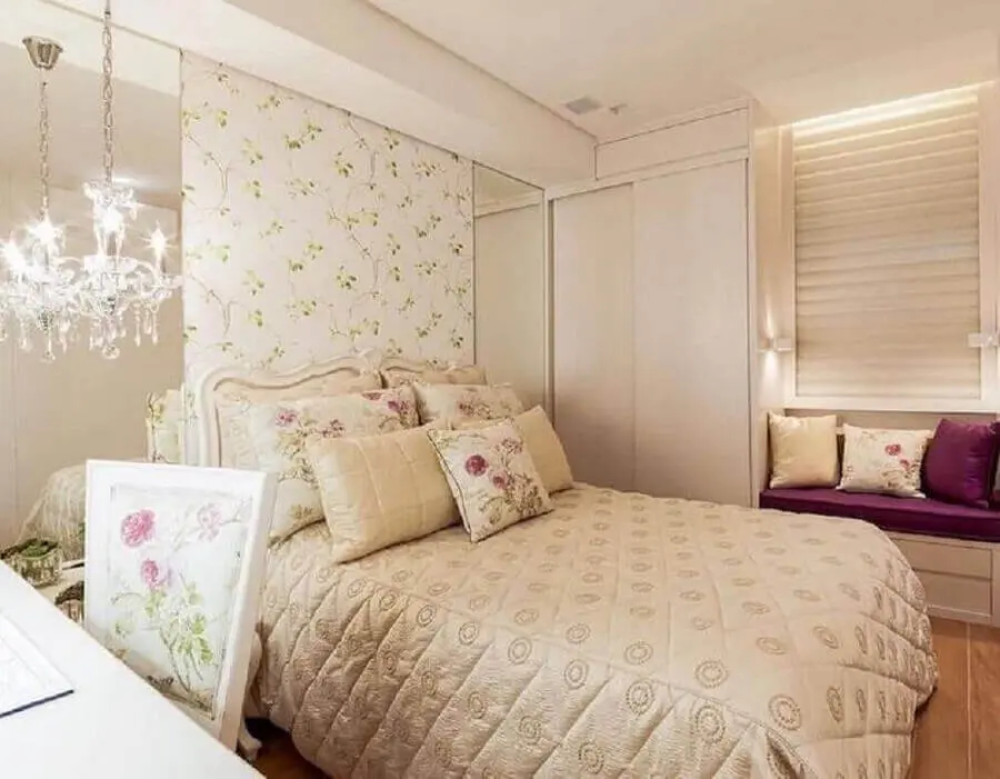 decoração de quarto de mulher com papel de parede floral Foto Pinterest