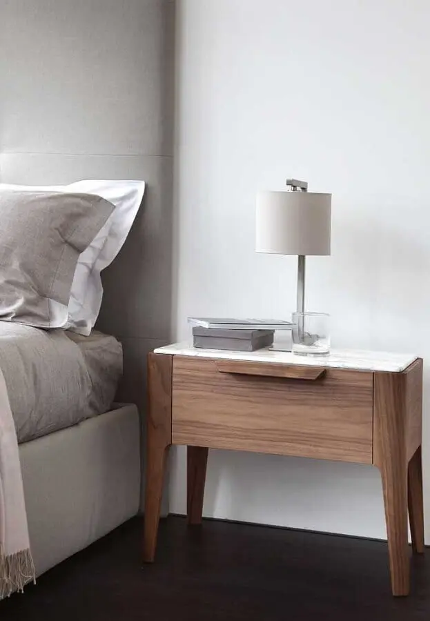decoração de quarto moderno com criado mudo de madeira com gaveta Foto Pinterest
