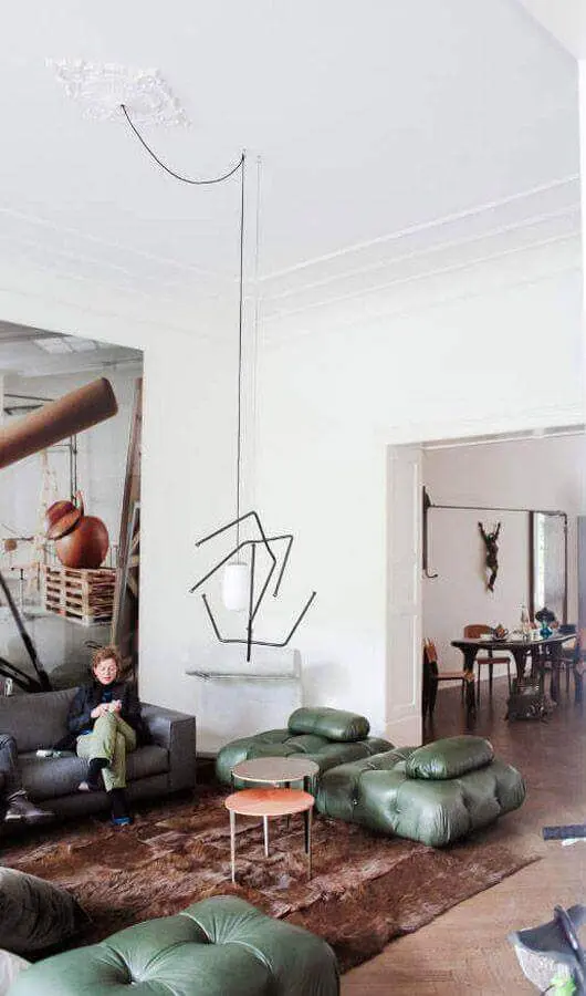 decoração de sala com puff verde moderno e mesa de centro redonda Foto Pinterest