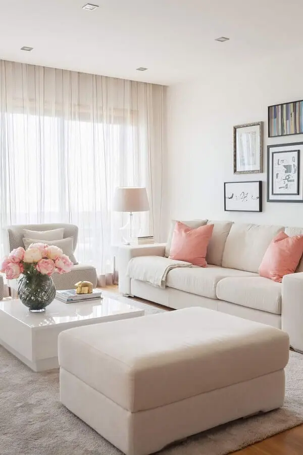 decoração delicada com almofadas para sala branca e rosa Foto Homify