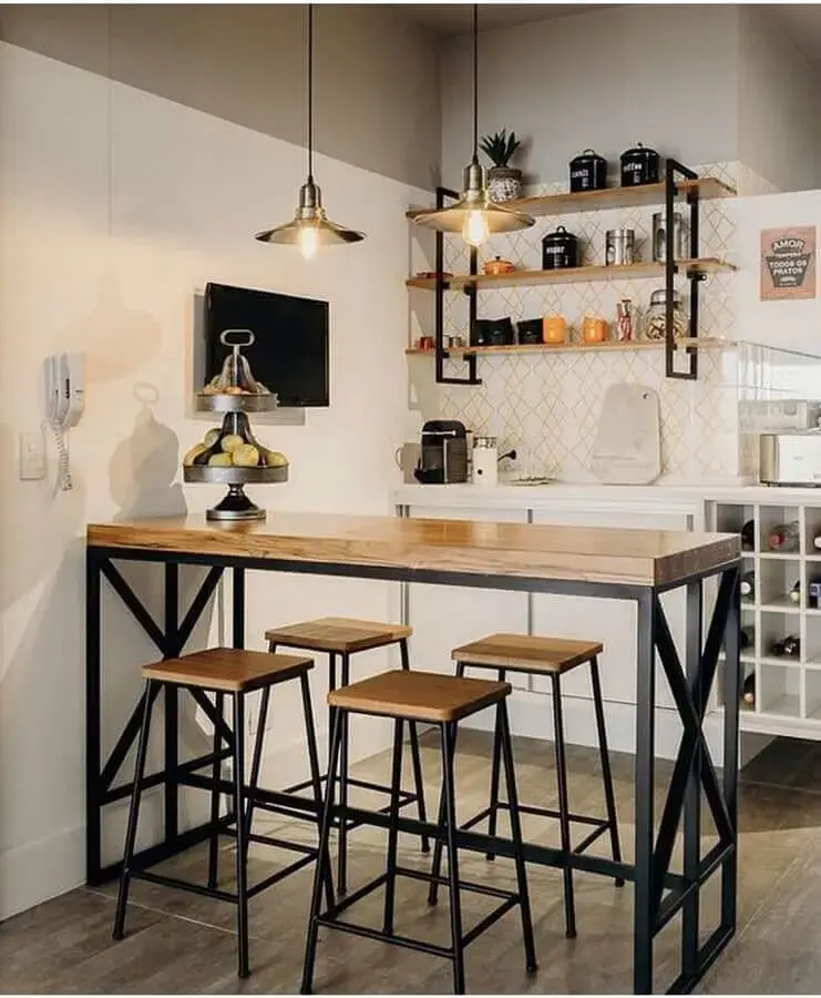 decoração estilo industrial simples para cozinha com balcão de madeira Foto Pinterest
