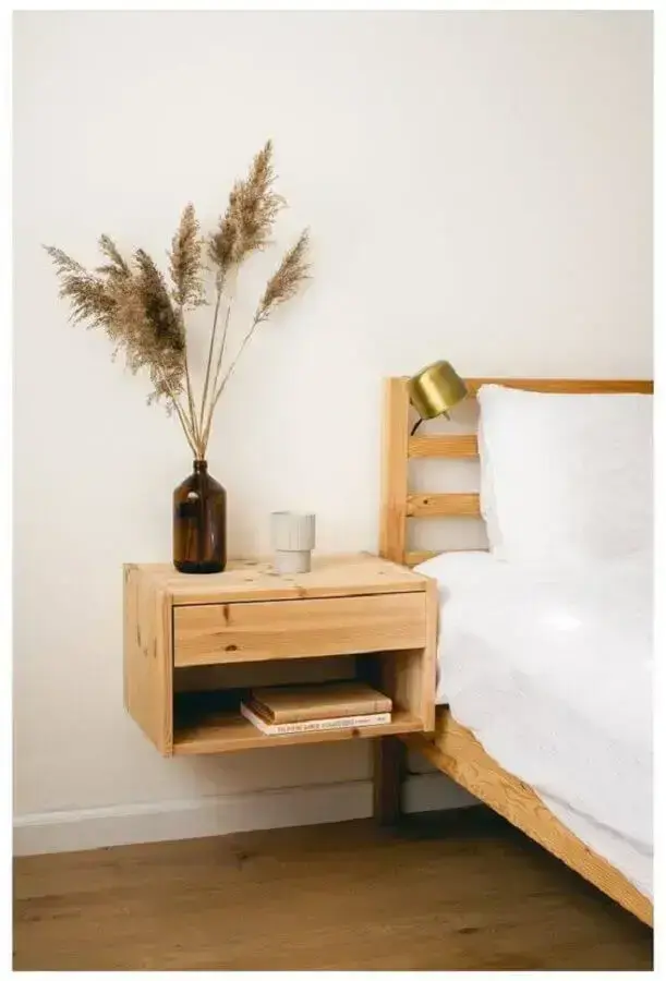 decoração minimalista para quarto com cama e criado mudo de madeira Foto Pinterest
