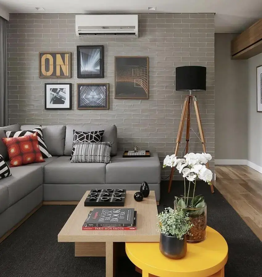 decoração moderna em tons de cinza com almofadas diferentes para sala de estar Foto Jeito de Casa