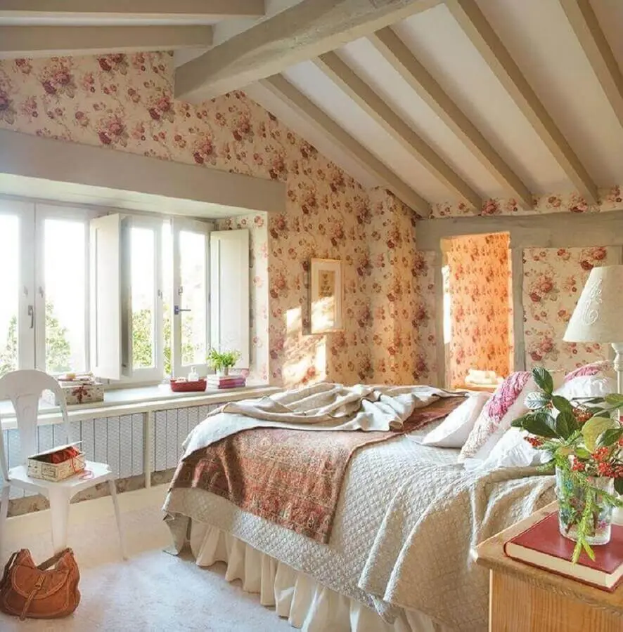 decoração romântica para quarto de mulher com papel de parede floral Foto Pinterest