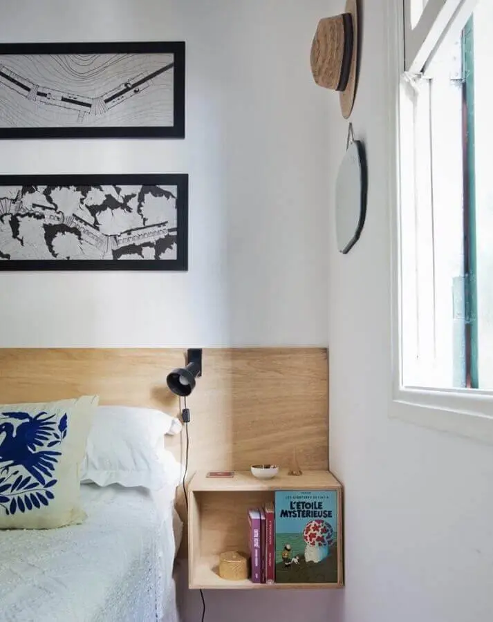 decoração simples para quarto com cabeceira planejada com criado mudo de madeira Foto Histórias de Casa
