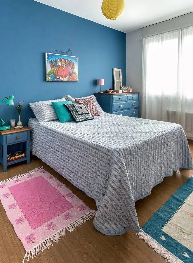 decoração simples para quarto de mulher azul e branco Foto Casa de Valentina
