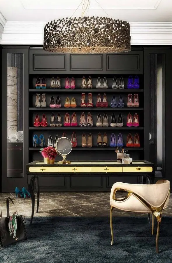 decoração sofisticada na cor preta para closet com penteadeira Foto Futurist Architecture