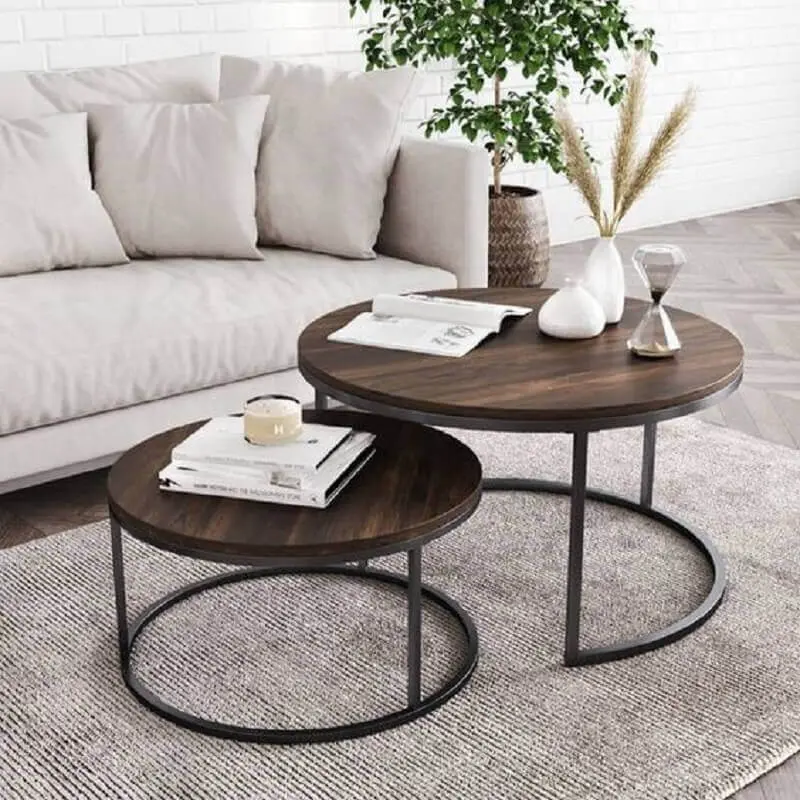 mesa de centro redonda dupla para decoração de sala com tapete cinza Foto Pinterest