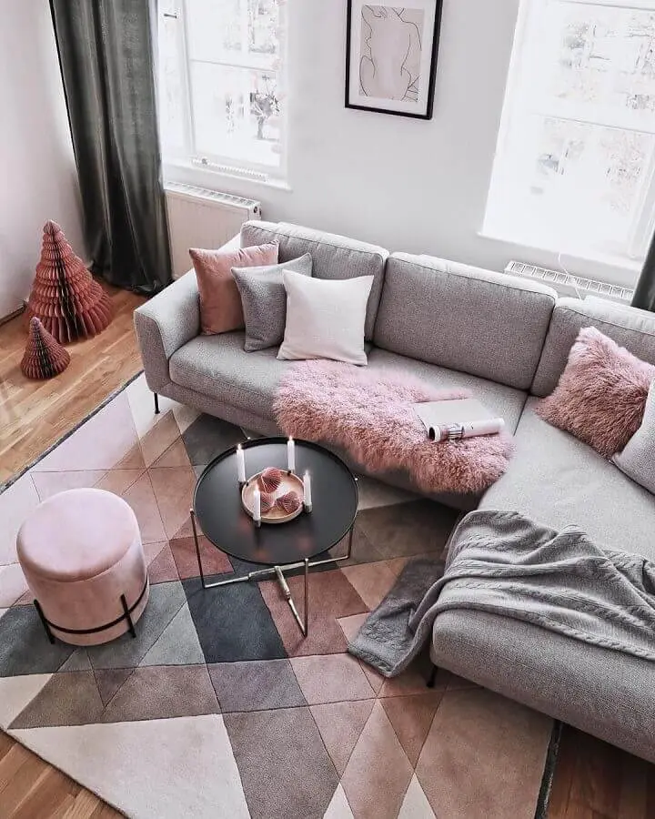 modelo de tapete geométrico para decoração de sala cinza e rosa Foto Jera Arquitetura e Engenharia