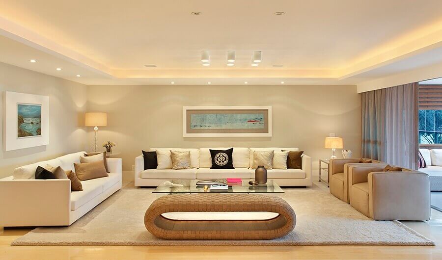 modelos de tapetes para sala de estar ampla decorada em tons de bege Foto Roberta Devisate