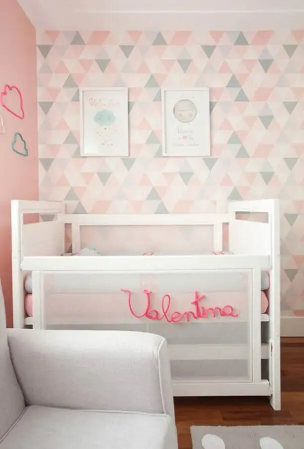 papel de parede para quarto de bebê feminino branco e rosa com decoração moderna Foto Pinterest
