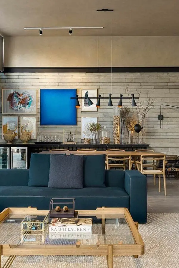 parede com quadros para decoração de sala de jantar integrada com sala de estar Foto Futurist Architecture