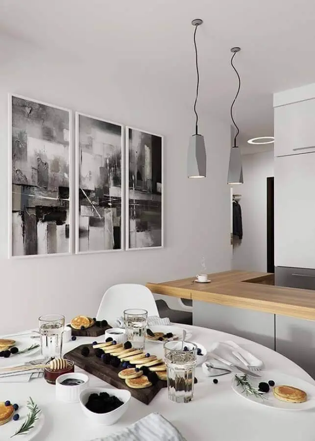 parede com quadros para sala de jantar integrada com a cozinha com decoração minimalista Foto Otimizi
