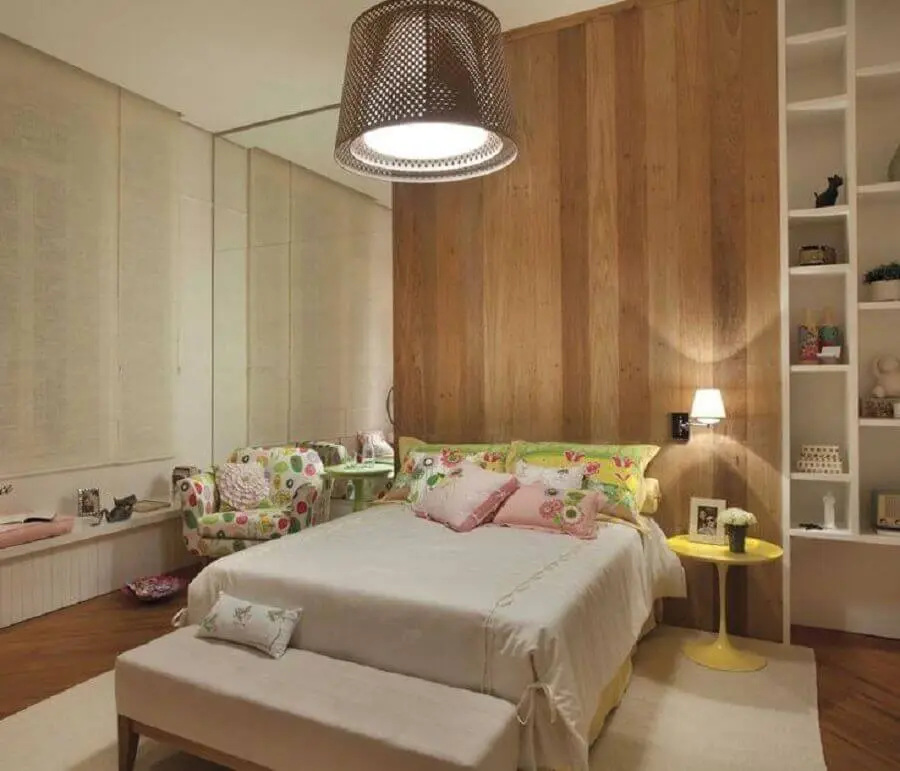 parede com revestimento de madeira para decoração de quarto de mulher Foto Pinterest