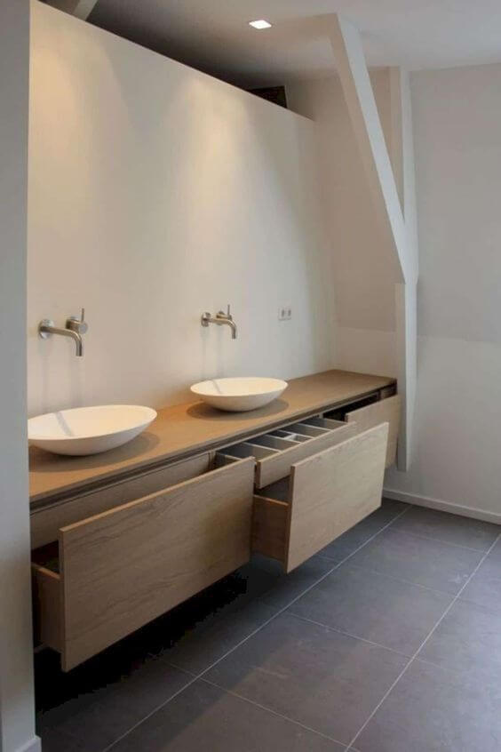 Banheiro com porcelanato cinza acetinado