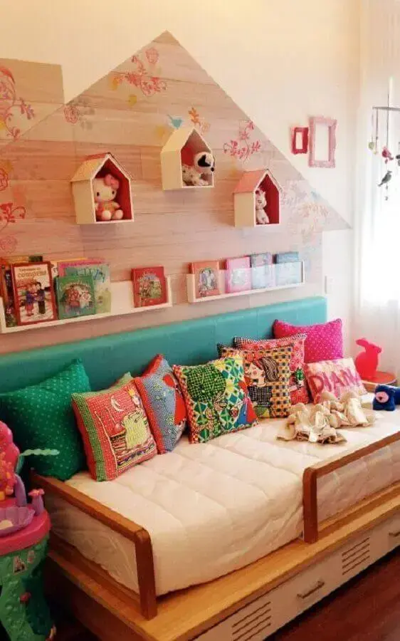 Decoração divertida com almofadas decorativas infantil. Fonte: Pinterest