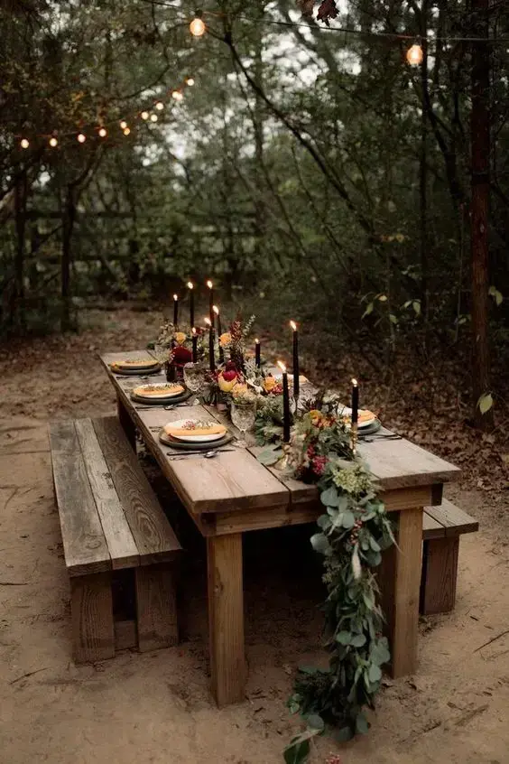 Mesa de jantar com banco rústico de madeira 