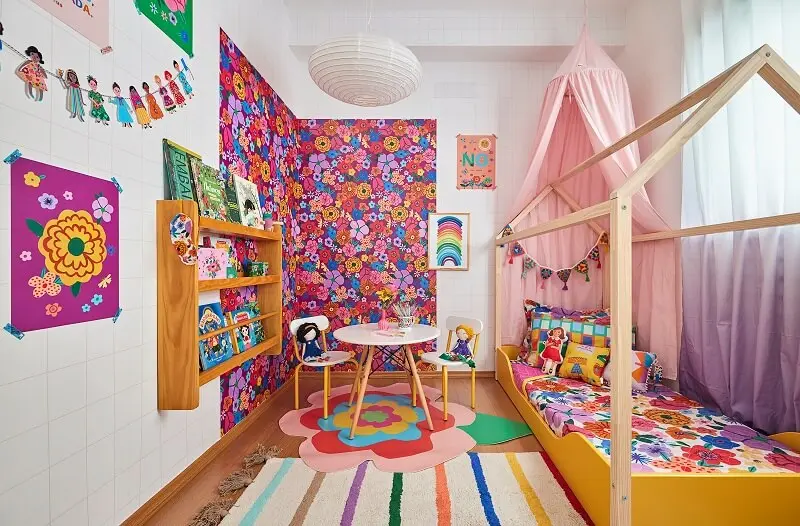 Projeto de quarto infantil com decoração floral da MOOUI. Foto: Marcos Fertonani para MOOUI