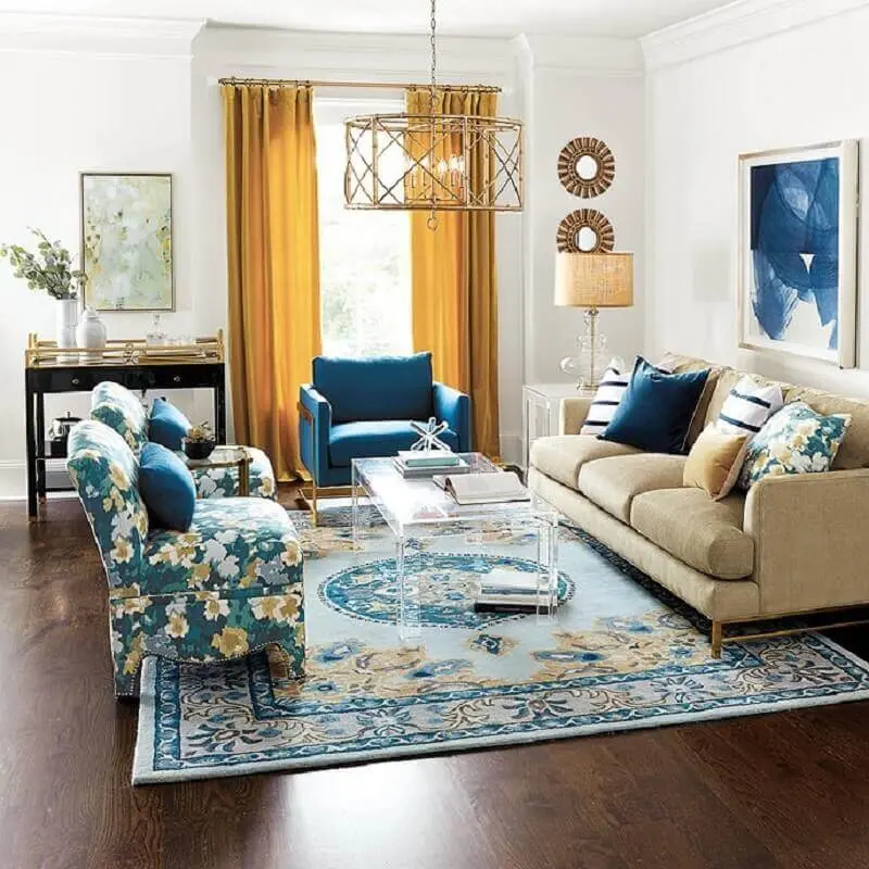 decoração clássica de sala de visita azul e amarela Foto Ballard Designs