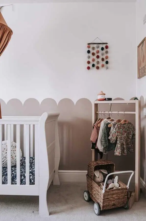 decoração com meia parede pintada para quarto de bebê Foto Pinterest