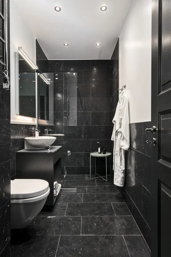 decoração de banheiro com revestimento de parede preto Foto Fliesen Kugler