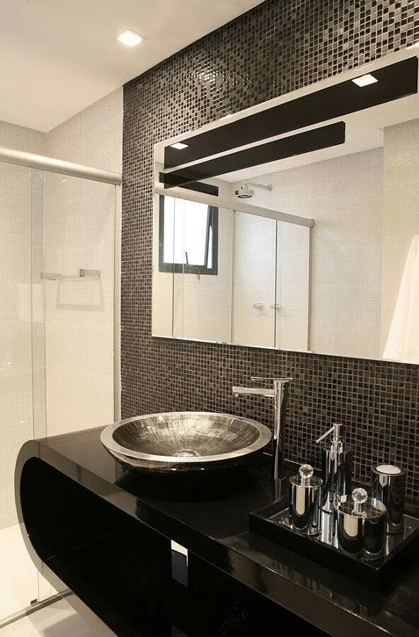 decoração de banheiro planejado com revestimento preto e branco Foto Decor Alternativa
