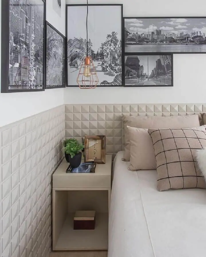 decoração de quarto branco com meia parede 3D Foto Pinterest