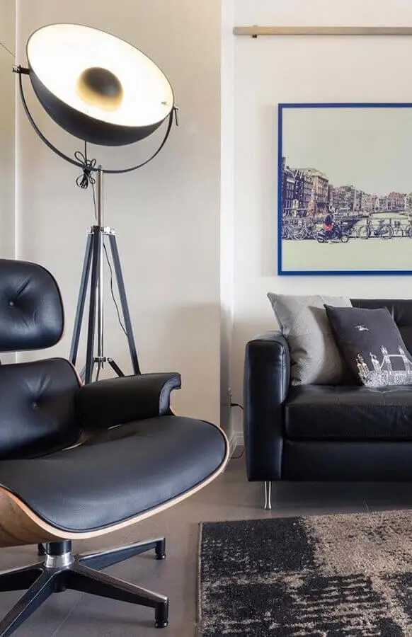 decoração de sala de visita moderna com poltrona e sofá preto Foto Ideias Decor
