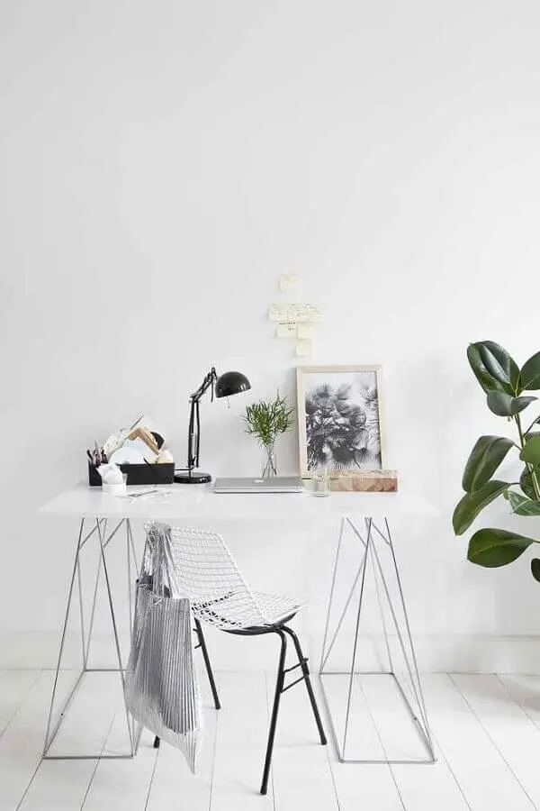 decoração minimalista com escrivaninha pequena para estudo Foto Pinterest