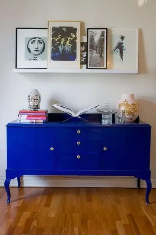 decoração simples com armário buffet azul  Foto Pinterest