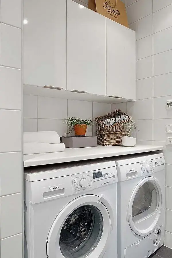 móveis para lavanderia pequena com decoração simples Foto Pinterest
