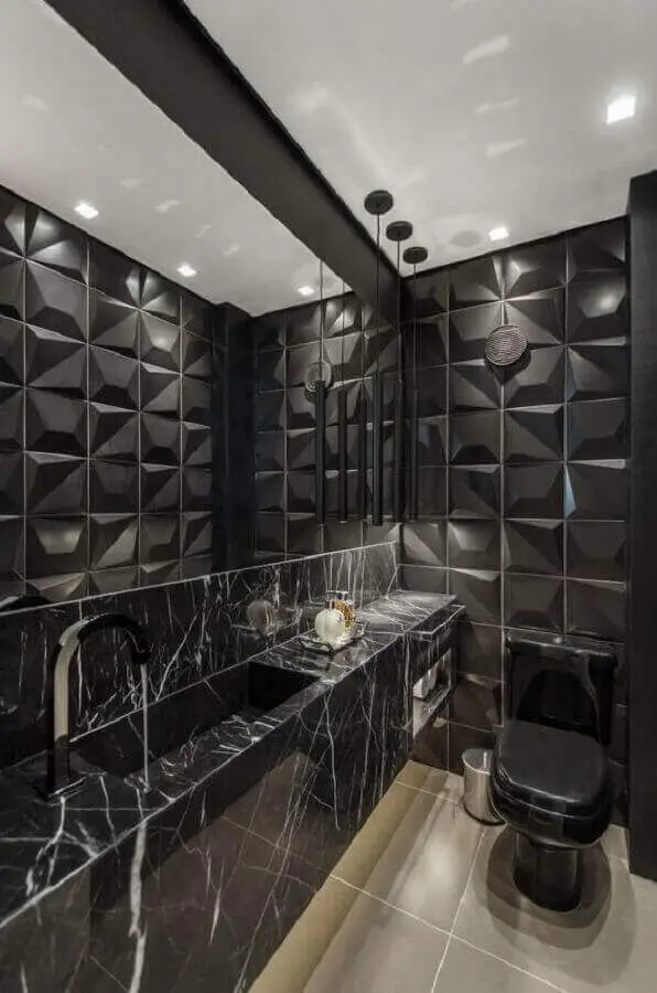 revestimento 3D preto para banheiro decorado com bancada de mármore preto Foto Studio DB