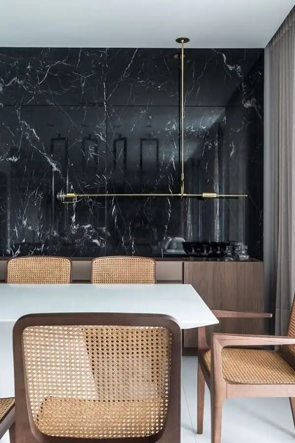 revestimento preto de mármore para decoração de sala de jantar sofisticada Foto Pinterest