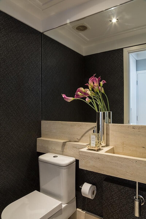 revestimento preto para banheiro planejado com cuba esculpida Foto Eliane Mesquita