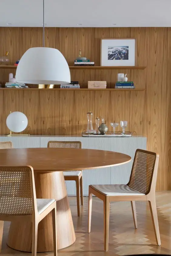 Decoração de sala de jantar com mesa cone de madeira