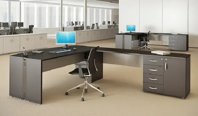 Mesa em formato L com gaveteiro preto. Fonte: Móveis Office