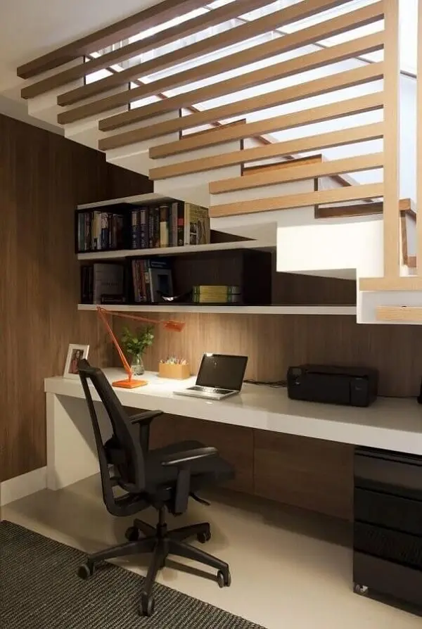 Modelo de gaveteiro para escritório preto com quatro aberturas. Fonte: Pinterest