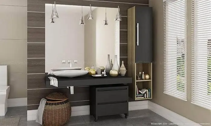 O gaveteiro preto com rodinhas se mistura a decoração do banheiro. Fonte: Pinterest