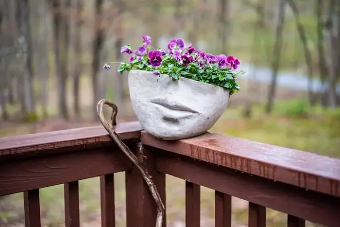 Peças artesanais em casa: é possível criar vasos e cachepots com materiais diferentes. Fonte: Unsplash