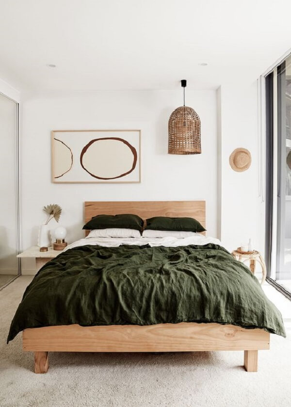 Projeto de quarto marrom claro com cama de casal de madeira. Fonte: Bed Threads