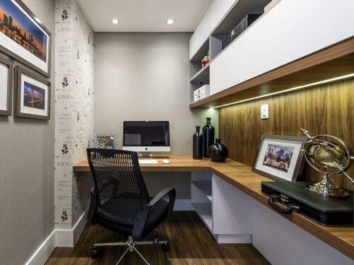 Reforma no seu home office invista em uma cadeira no mínimo com assento regulável. Projeto de Espaço do Traço Arquitetura