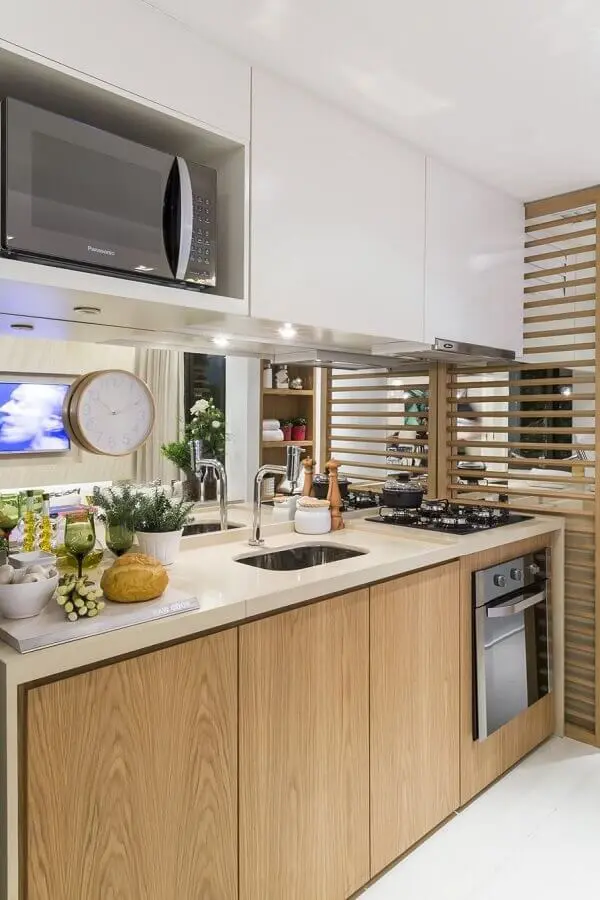 armário aéreo branco para decoração de cozinha com gabinete de madeira Foto Jeito de Casa