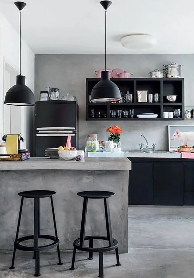 cozinha estilo industrial decorada com luminária pendente preta Foto Pinterest