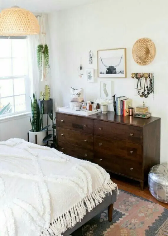 cômoda para quarto de casal com decoração simples Foto Pinterest