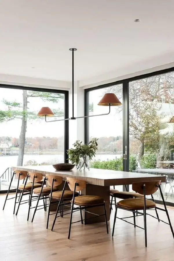 decoração com mesa de madeira e cadeiras para sala de jantar grande Foto PUFIK Interiors & Inspirations