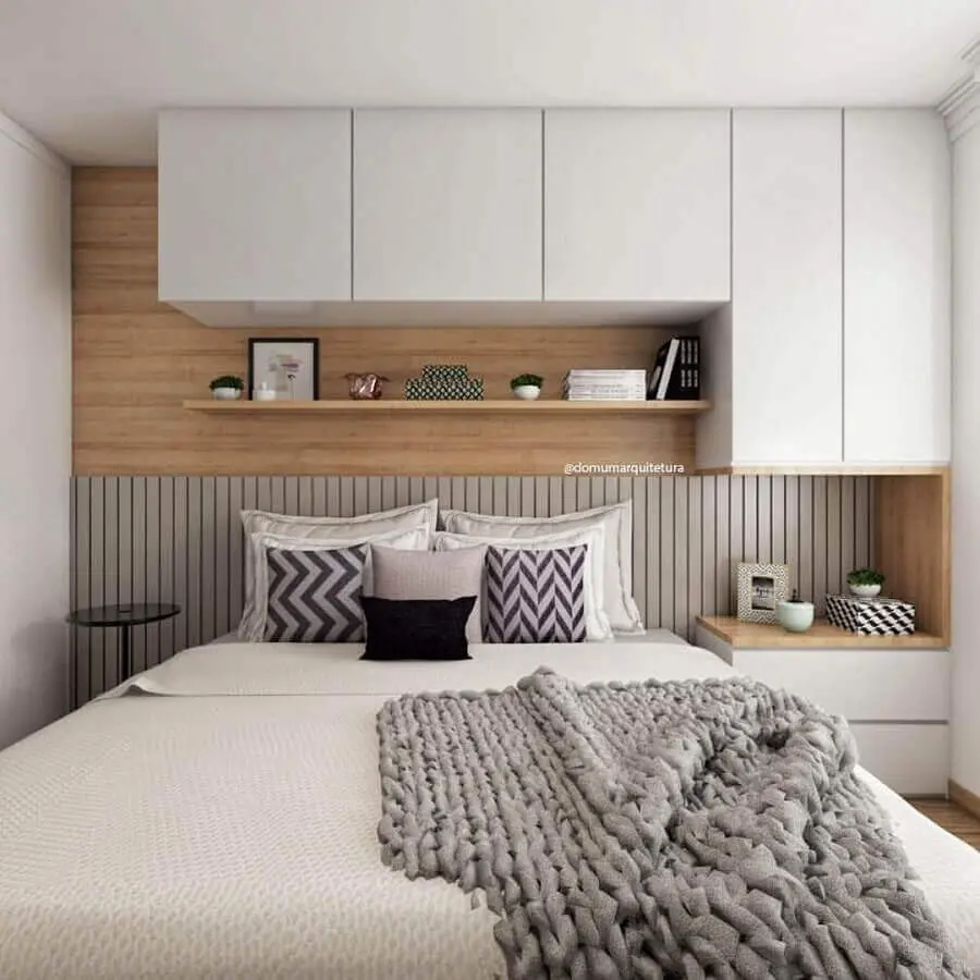 decoração de quarto de casal planejado com armário aéreo branco Foto Pinterest