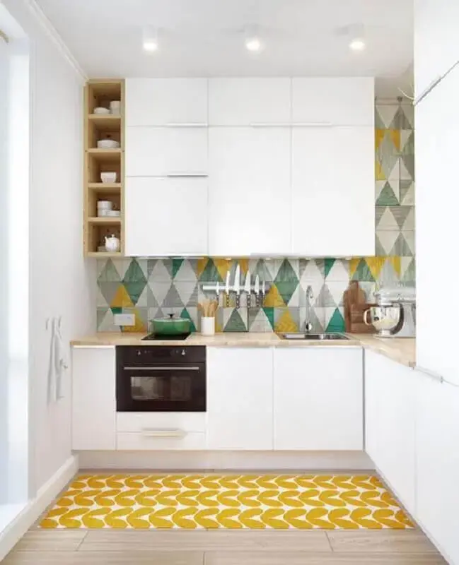 decoração em cores claras com armário suspenso para cozinha planejada Foto Pinterest