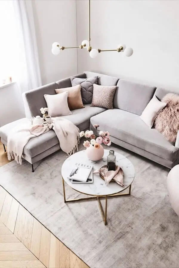 decoração minimalista com luminária de teto para sala de estar Foto Decoholic