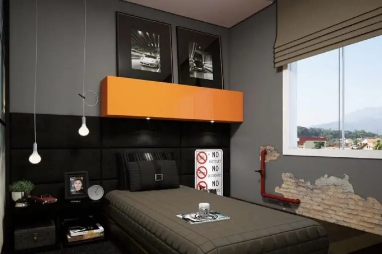 decoração moderna para quarto de homem preto e cinza com armário aéreo laranja Foto Pinterest