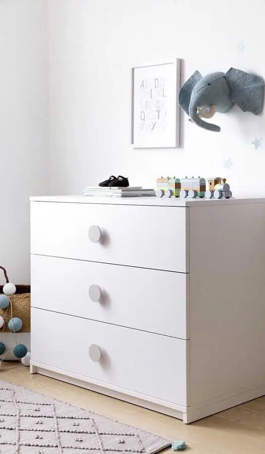 decoração simples com cômoda branca para quarto Foto Pinterest
